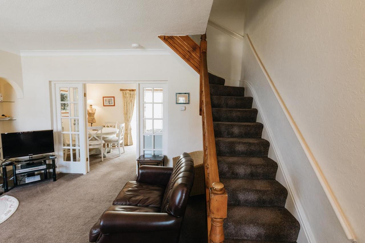 Willow Cottage - Cost 3 Bed Cottage In Penrhyn Bay With Sea Views With Access To Snowdonia Rhôs-on-Sea Exterior foto