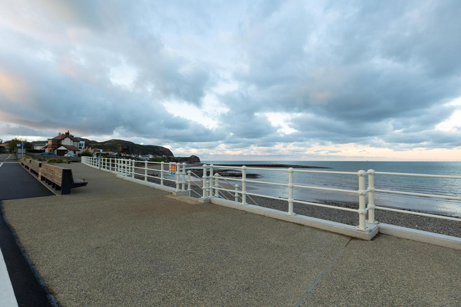 Willow Cottage - Cost 3 Bed Cottage In Penrhyn Bay With Sea Views With Access To Snowdonia Rhôs-on-Sea Exterior foto